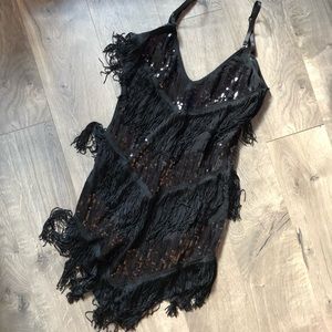 Woman’s Flapper Costume Size S; INCLUDES DRESS, HEAD PIECE, GLOVES, & WIG